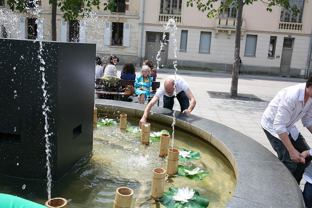 Fontaine musicale interactive